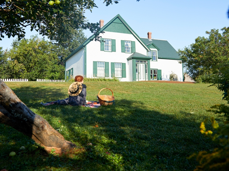 Anne of Green Gables, walking, house, sitting